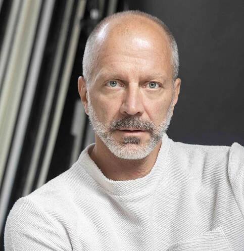 Simon Hatzl - daniela stibitz management 