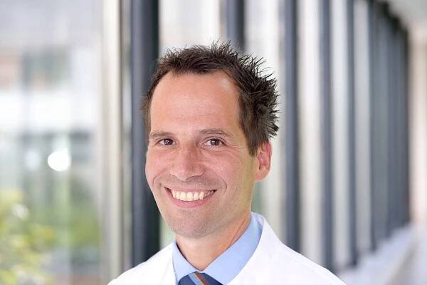 Der Kardiologe Michael Becker hat das erste Frauenherz-Zentrum in Deutschland gegründet
