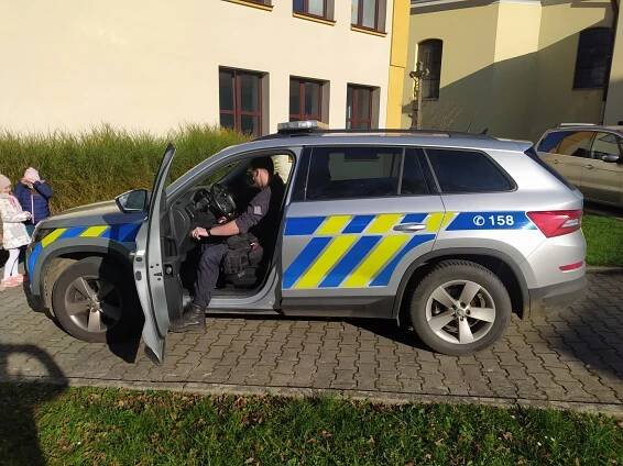 A když přijde policie, v družině to jenom žije – Základní škola Branky