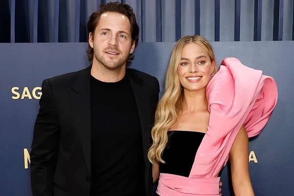 Tom Ackerley and Margot Robbie at SAG Awards in 2024