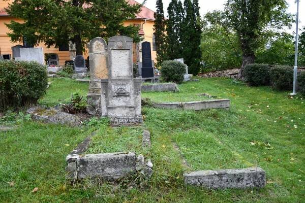 Prackovice nad Labem | Detail hřbitova | Databáze historických hřbitovů