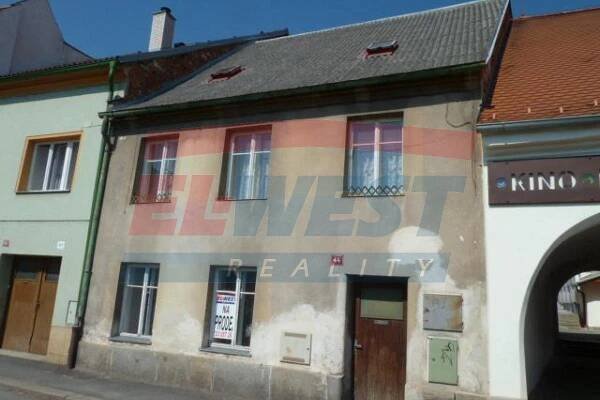 RODINNÝ DŮM PŘÍMO V CENTRU SUŠICE | Rodinný dům s dvorkem a garáží v centru Sušice
