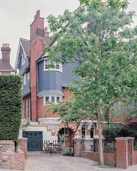 Gainsborough Gardens architect designed house, grade 2 listed arts and crafts property in Hampstead