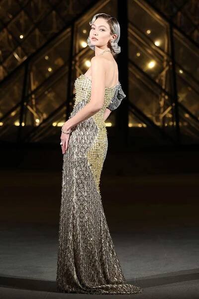 PARIS, FRANCE - MARCH 04: Gigi Hadid attends the "Le Grand Diner du Louvre" Passage Richelieu Photocall at Musee du Louvre on March 04, 2025 in Paris, France. 