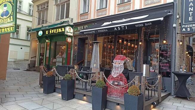 Restaurace u Švejka s jeho sochou patří k tradičním lákadlům pro turisty už řadu let.