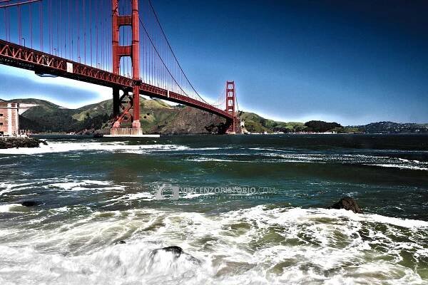 The Golden Gate bridge and the sea