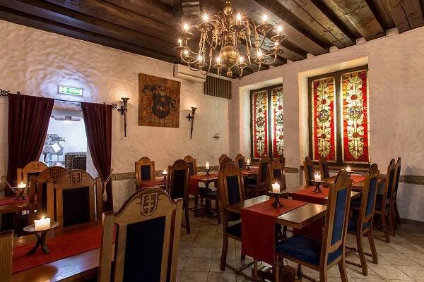 Where to Eat in Tallinn Old Town: 10 Amazing Places You'll Love - Dutch Wannabe