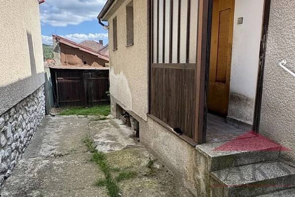 Sušice - Smetanova; rodinný dům (3+1; podl. plocha: 90,5 m2) se zahrádkou