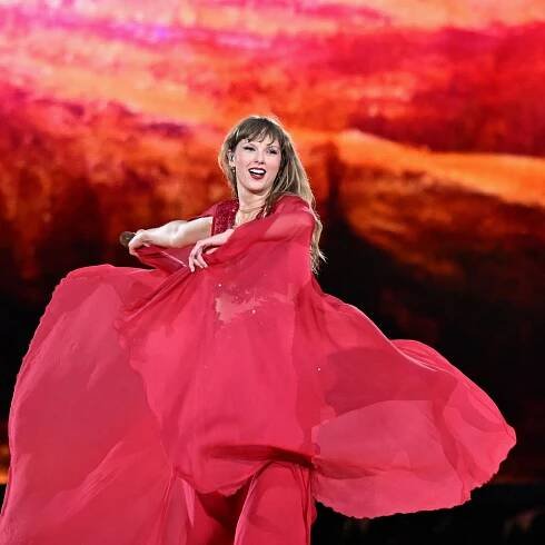 Taylor Swift performs ‘So Long London’ live for the first time