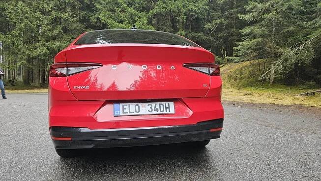 První jízda / Test: Nová Škoda Enyaq 2025 prodlužuje dojezd a mění tvář - Flotila