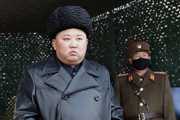 Kim Čong-un je naživu! Se sestrou vyšel ven, KLDR ukázala fotky z otevření továrny