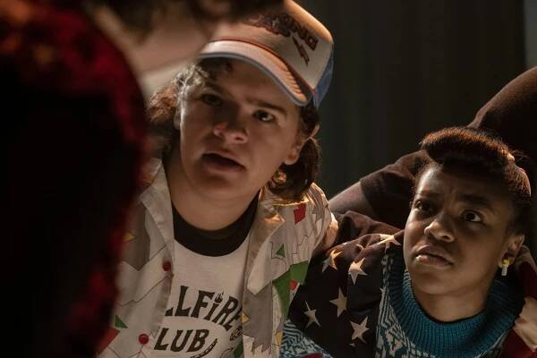 Stranger Things - Season 4 - Kapitola první: Klub Hellfire - Z filmu - Gaten Matarazzo, Priah Ferguson