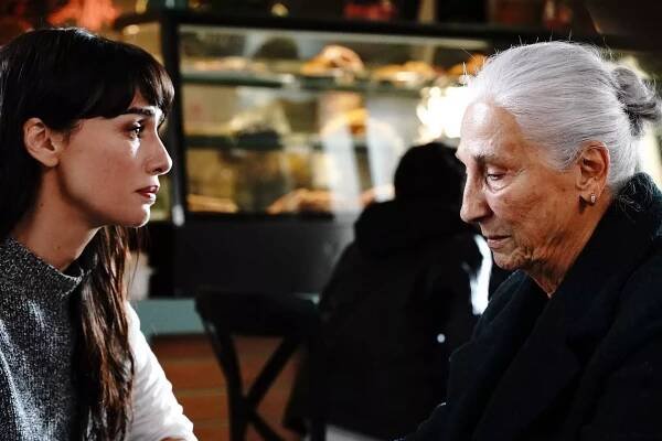 Birce Akalay, Yıldız Kültür - Bir Derdim Var - Episode 3 - Z filmu