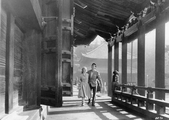 Carroll Baker, James Shigeta - Bridge to the Sun - Z filmu