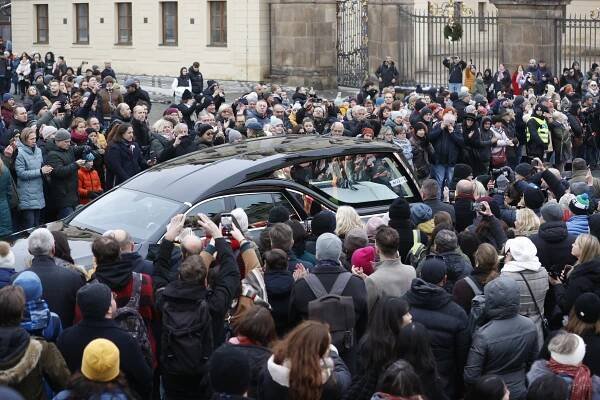 Elita evropské šlechty na Schwarzenbergově pohřbu. Forejt vysvětluje