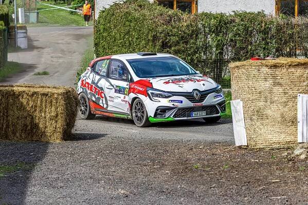 Pecha zastavily trable s hydraulikou, Rallye Šumava pak ovládl Kopecký