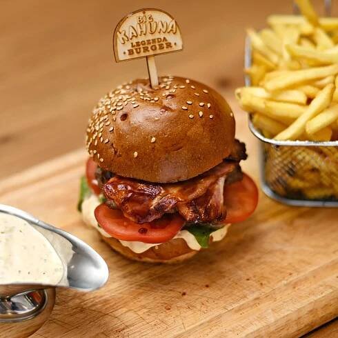 Burger, hranolky a pivo v centru Prahy až pro 4 osoby - Image 2