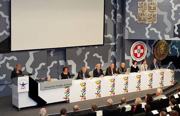 rok 2013 | Fakultní nemocnice Hradec Králové