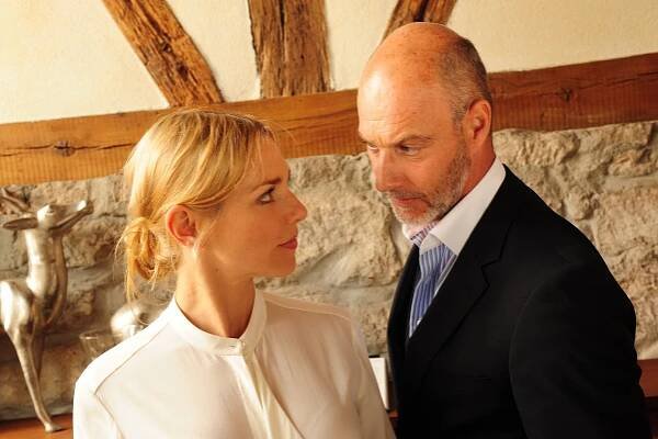 Kriminálka Stuttgart - Warte, bis es dunkel ist - Z filmu - Julia Dietze, Simon Licht