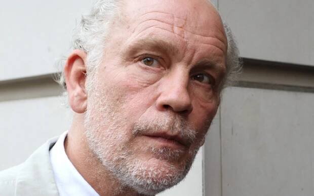 Galerie: Herec Malkovich vyhrál soud s Le Monde kvůli kauze tajného konta - Fotka 1 - Echo24.cz