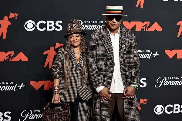 LL Cool J and Wife Simone Johnson-Smith Make Rare Appearance Together on VMAs Red Carpet