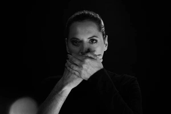 Barbora Kodetová nazpívala píseň pro týrané ženy - MeziŽenami.cz