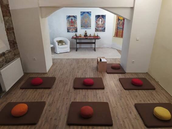 Jak se chovat v meditační místnosti? - BuddhaWeb