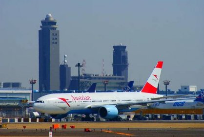 Soubor:Austrian Airlines Boeing 777-200ER taxiing at Tokyo Narita Airport.JPG – Wikipedie