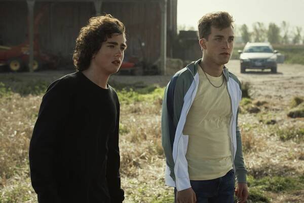 Superman a Lois - Pilot - Z filmu - Alex Garfin, Jordan Elsass