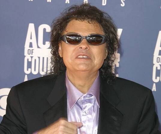 Ronnie Milsap Biography - Facts, Childhood, Family Life & Achievements