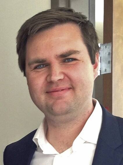 FOTO: Svět řeší záhadu. Maluje si viceprezident J. D. Vance oční linky?