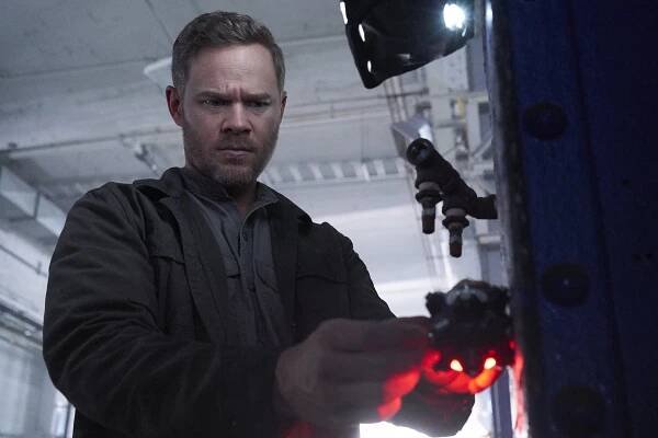 Killjoys: Vesmírní lovci - Může za to déšť - Z filmu - Aaron Ashmore