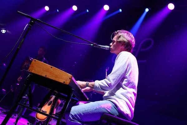 Jeremy Loops + Sons of the East, 14.11.2019, Lucerna, Praha | Hudební server FMZine.cz