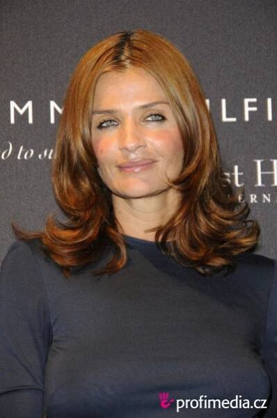 Helena Christensen - celebrity účes - HappyHair