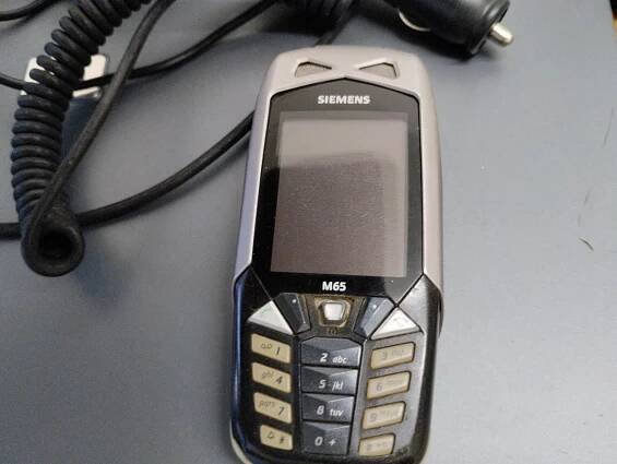 Telefon SIEMENS M65  - Mobily a chytrá elektronika