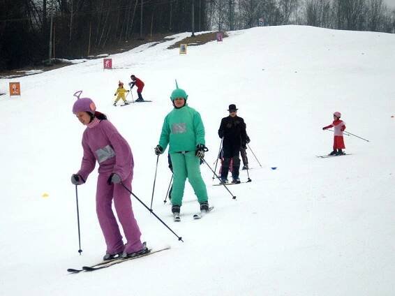FOTO: Masky zaplavily sjezdovku v Merklíně