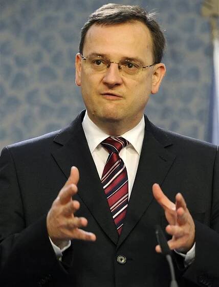 Nečase rozčílil výsledek státních maturit. Zkoušku kritizoval i Klaus