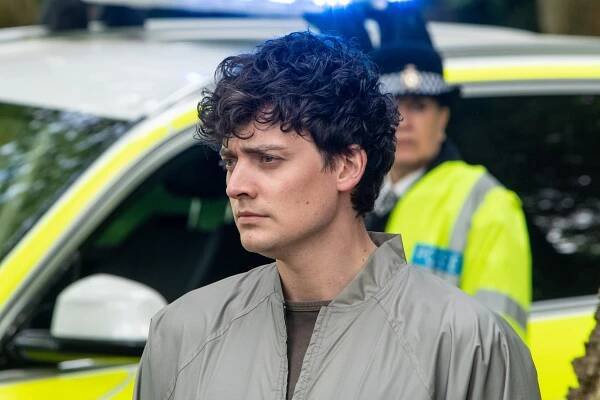 Vraždy v Midsomeru - Jezerní tajemství - Z filmu - Aneurin Barnard