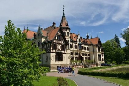 Pokračují mimořádné prohlídky zámku Lešná