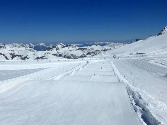 Snow park Hintertux Glacier (Hintertuxer Gletscher) - terrain park Hintertux Glacier (Hintertuxer Gletscher)