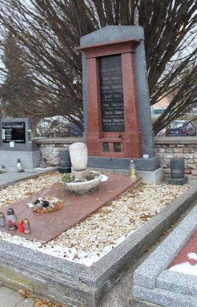 K potřebným opravám Kunovice přistoupili po dohodě s rodinou Josefa Abrháma.