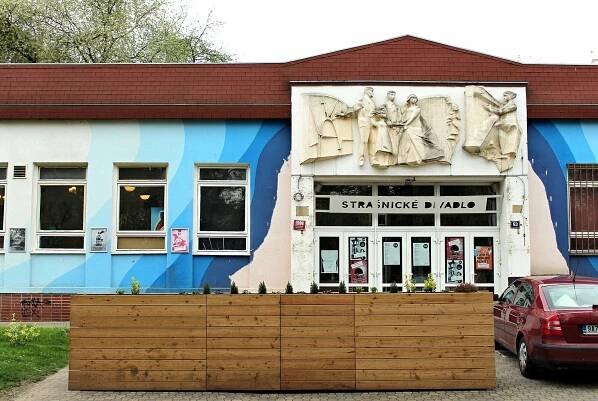 Strašnické divadlo končí – Divadelní noviny