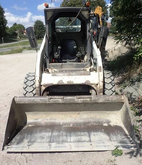 2.8t smykáč Bobcat 773 smykový nakladač CZECHMAT.CZ