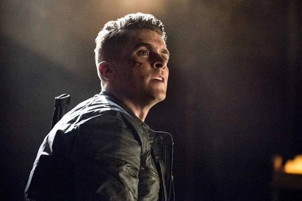 Arrow - Ostrov Lian Yu - Z filmu - Josh Segarra