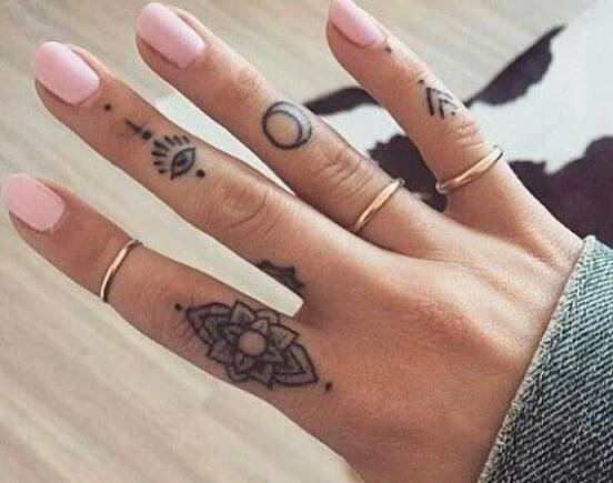 Male Nacrtky Tetovacich Prstu Tetovani Na Phalanges Prstu A Okraje Dlane Osobni Stanovisko Tattoo Master Urcete Barvu