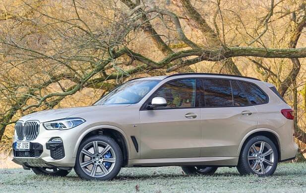 „Superdiesel“ od BMW má čtyři turba a fascinující zátah. Je ale opravdu sportovní? A nevyplatí se víc běžný šestiválec?