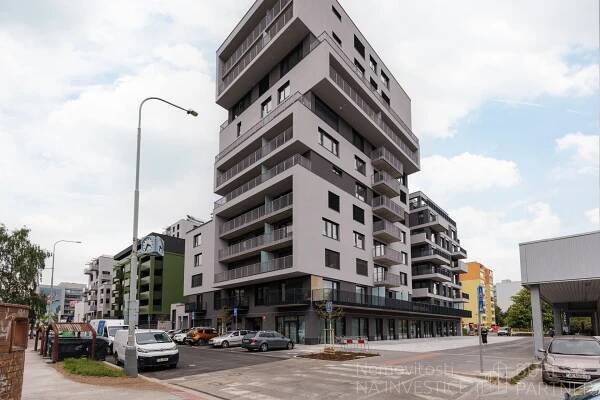 Pronájem bytu 2+kk s lodžií a garážovým stáním - 57 m2, Hábova, Praha 13 - Stodůlky | Bureš & partneři s.r.o.