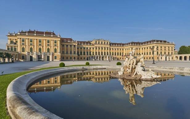 der Ehrenhof in Schönbrunn – atkultur