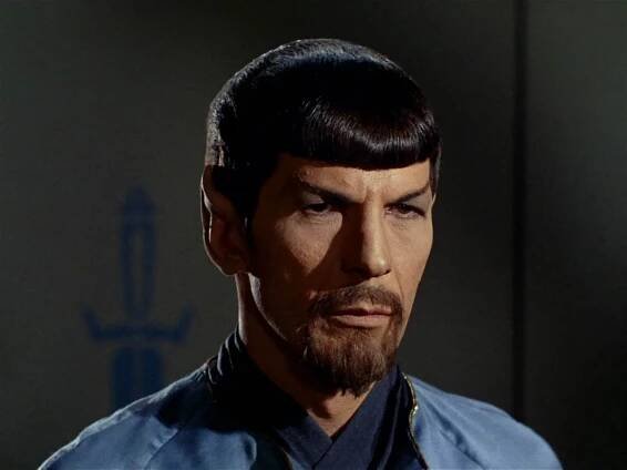 Vousatý pan Spock ze zrcadlového vesmíru ve Star Treku "Zrcadlo zrcadlo"