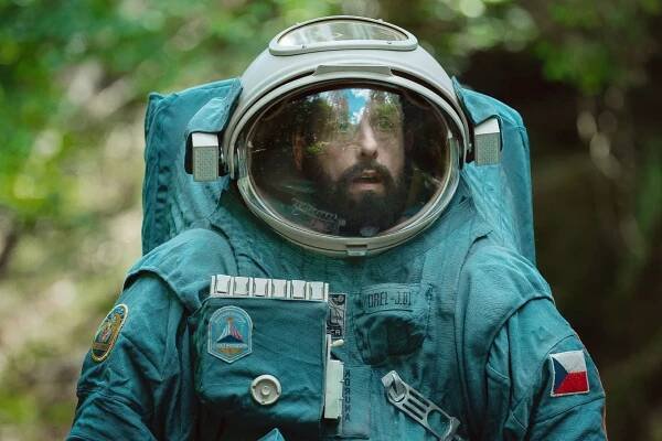 Spaceman (2024) Review - INFLUX Magazine